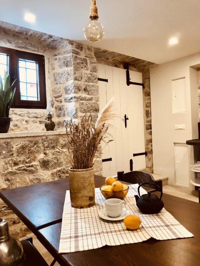 Guesthouse Giraffe Доня Ластва Екстериор снимка