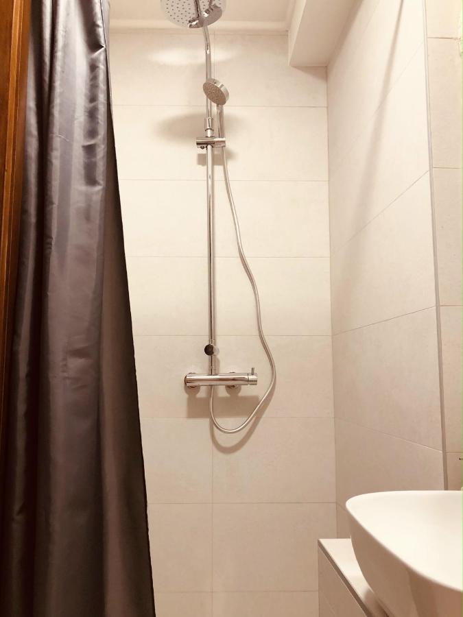 Guesthouse Giraffe Доня Ластва Екстериор снимка
