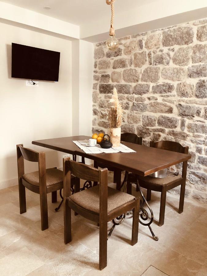 Guesthouse Giraffe Доня Ластва Екстериор снимка