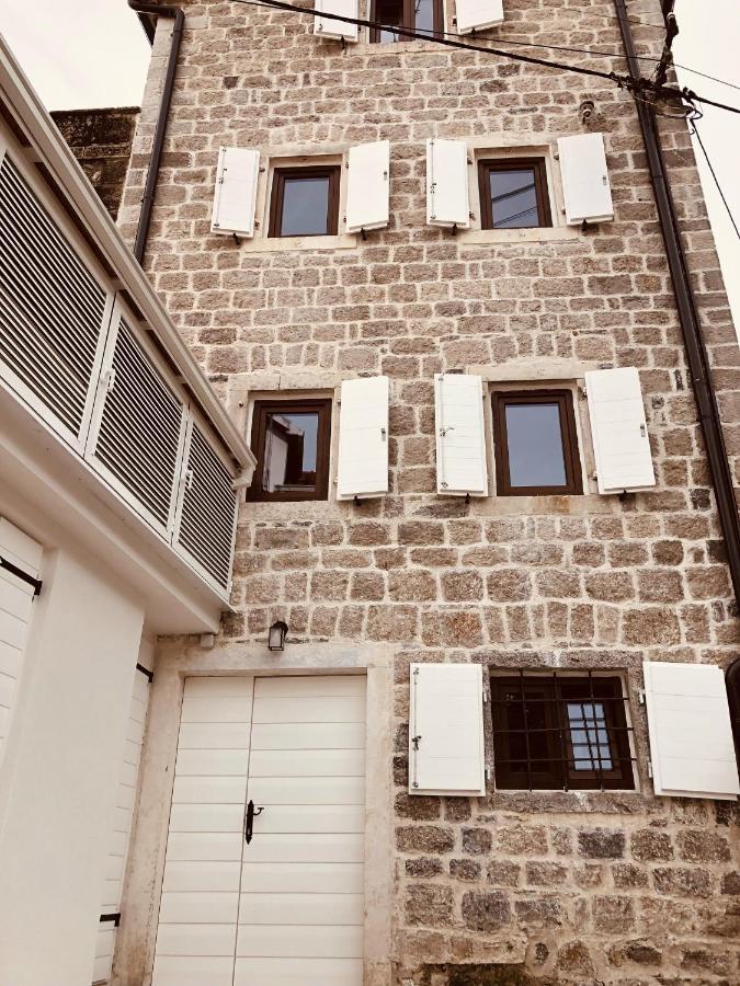 Guesthouse Giraffe Доня Ластва Екстериор снимка