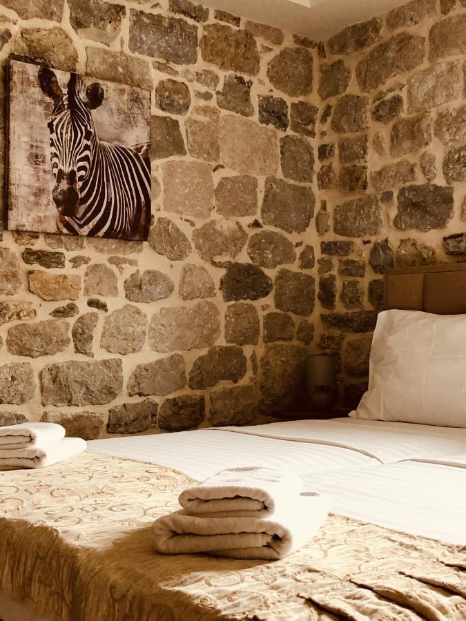 Guesthouse Giraffe Доня Ластва Екстериор снимка