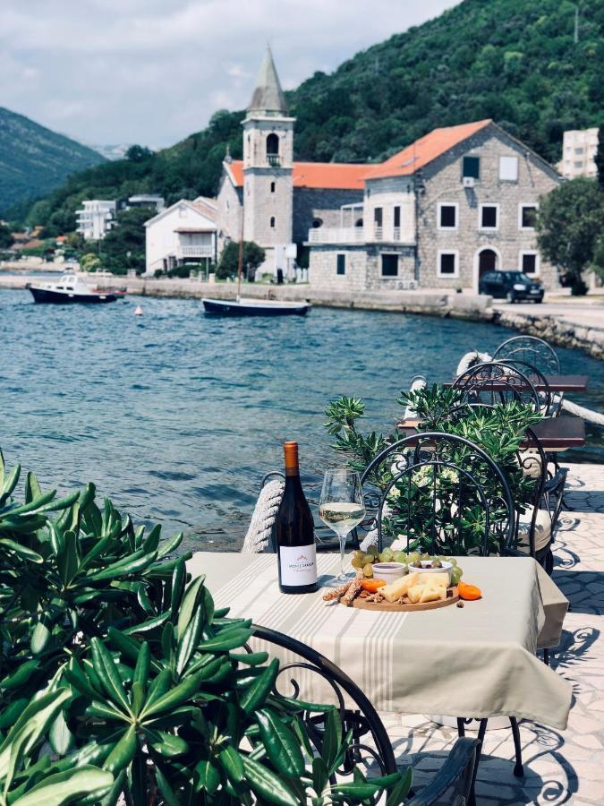 Guesthouse Giraffe Доня Ластва Екстериор снимка